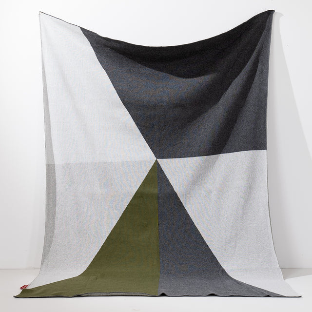 Throw / Blanket - Knitted Colourblock Abstract Grey 01